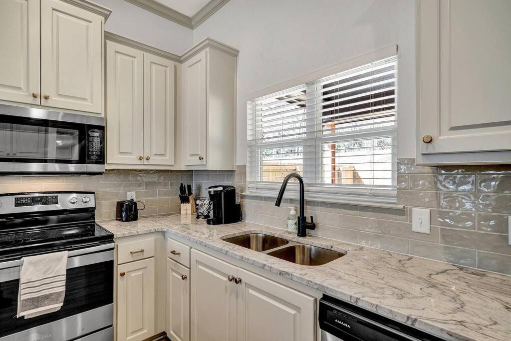 Villa Alamo Luxury Living Up To 11 Tyler Exterior foto