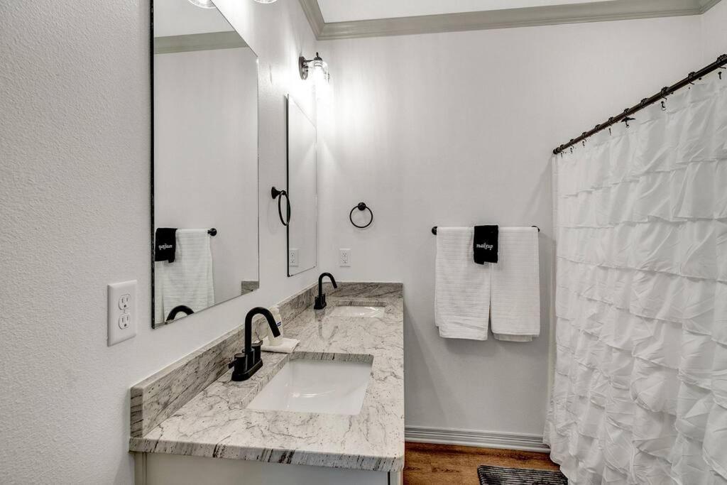 Villa Alamo Luxury Living Up To 11 Tyler Exterior foto